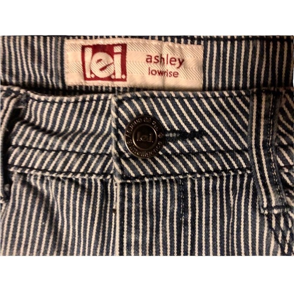 Women’s LEI Striped Denim Shorts - Picture 2 of 9